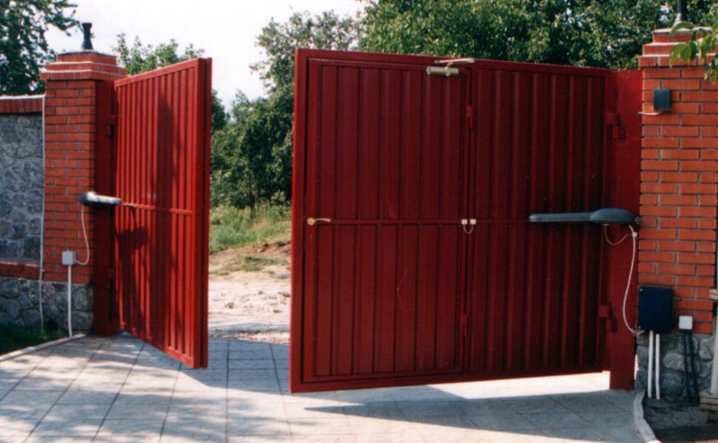 Пример ворот, открываемых внутрь